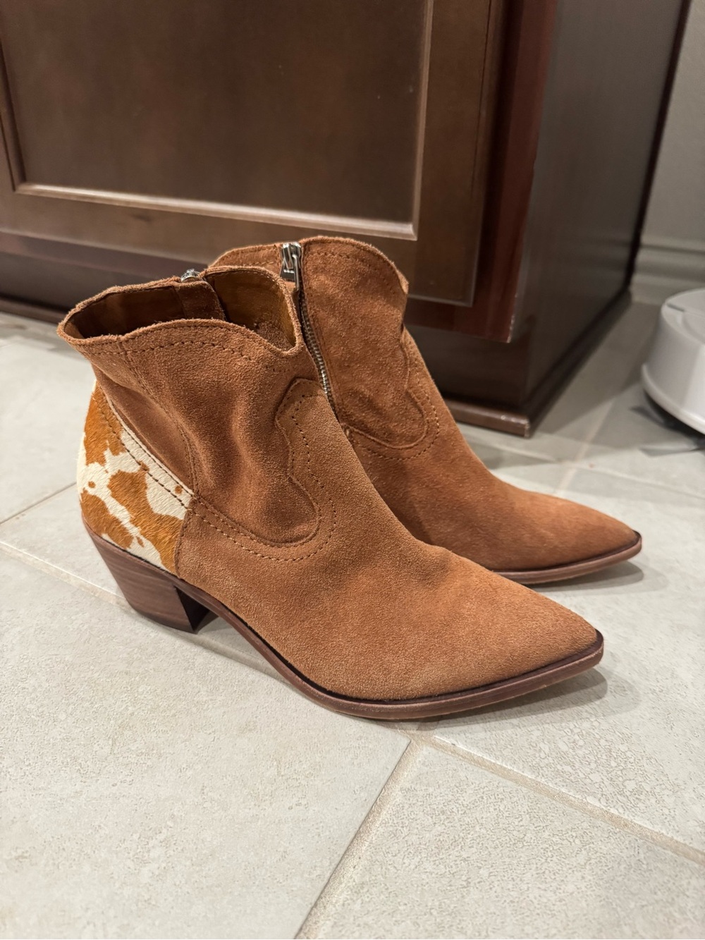 SOLD Dolce Vita Brown Suede Pointed Ankle Booties with Patterned Panel Sz 8.5 - Picture 4 of 11
